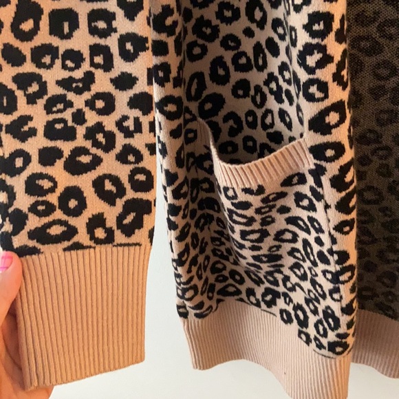 Nicole Miller leopard print cardigan. Xs - Picture 2 of 8